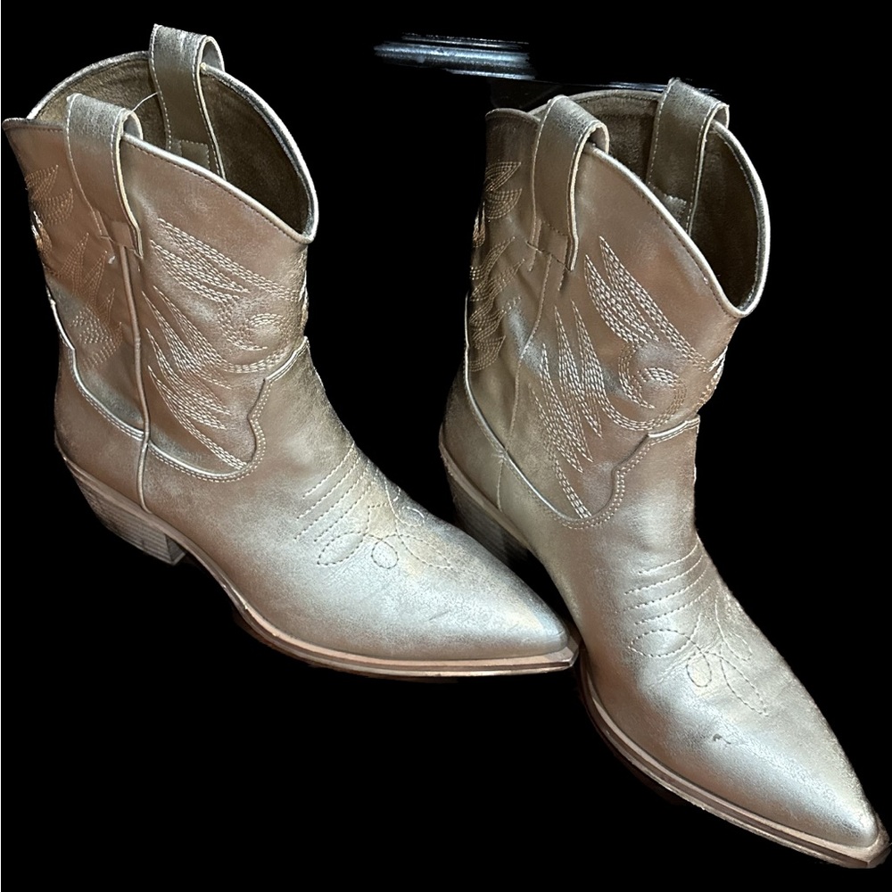 Shu Shop Champaign cowgirl boots, size 8.5.
